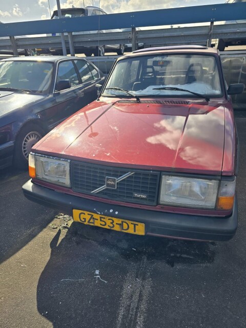 Volvo 244 rood.1